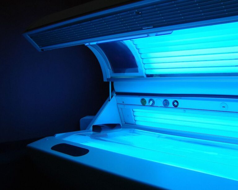 California bans tanning bed use by minors